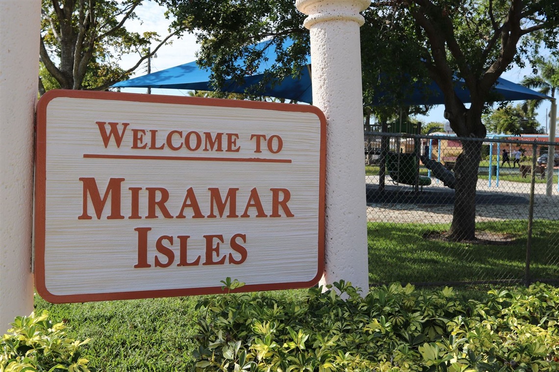 Photo of the Sign at Miramar Isles Park